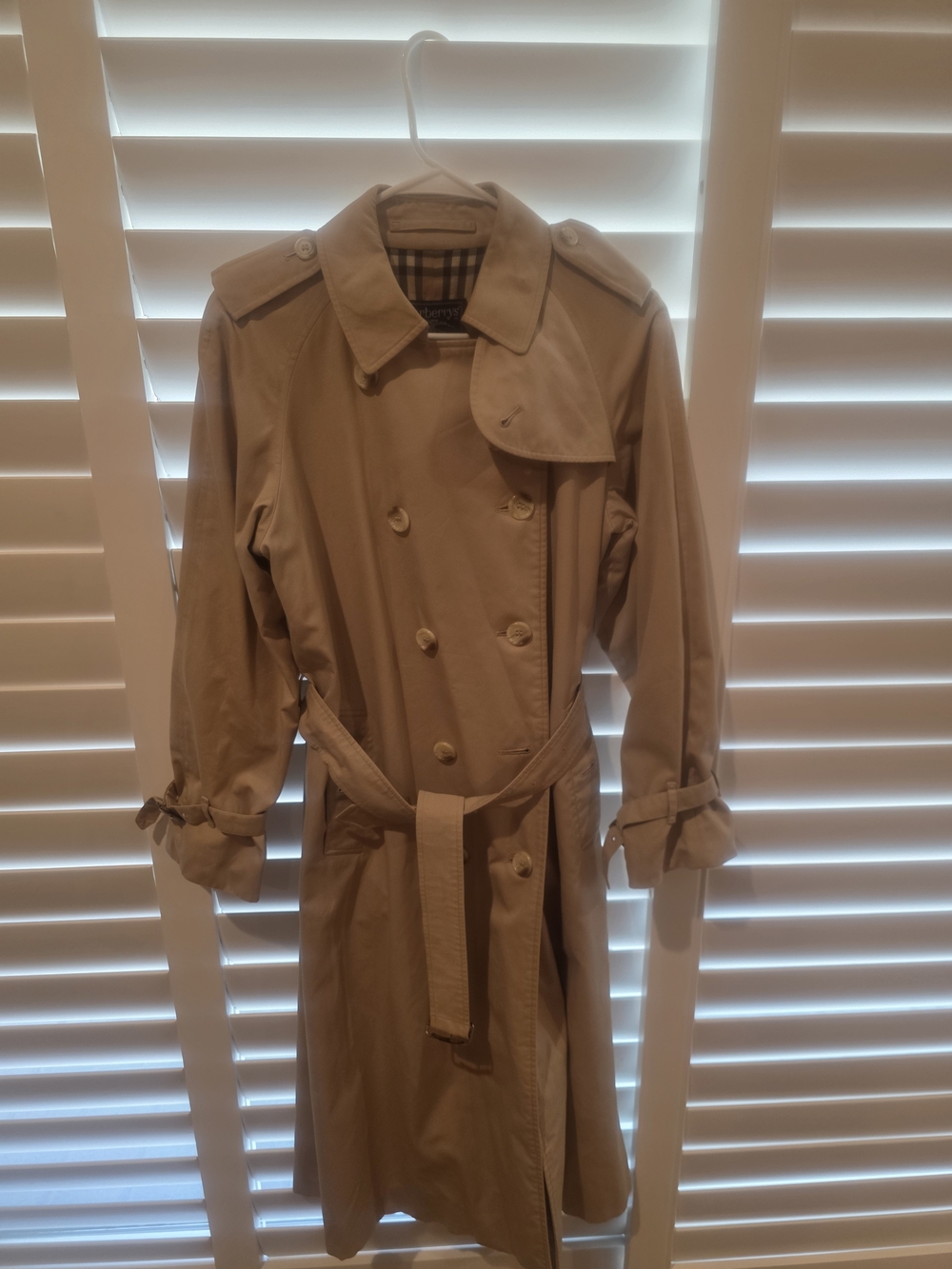 Burberry Classic Beige Double-Breasted Trench Coat with Belt - Picture 1 of 9